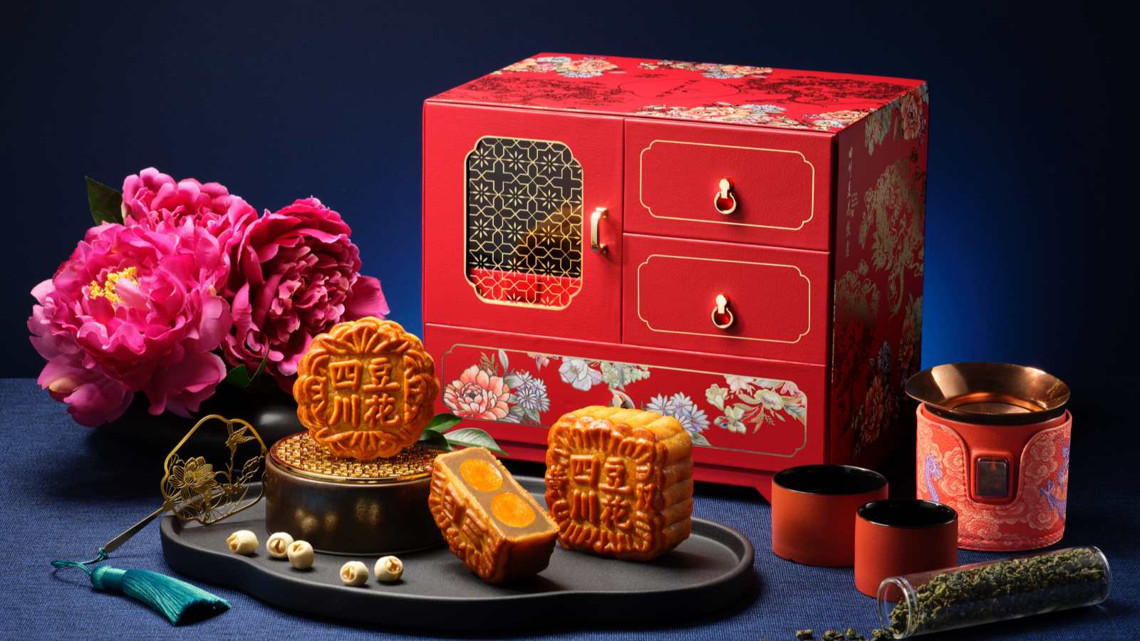 【タイムセール‼️】完売品 ⌇ ASUNE Christmas BOX 2024 eShop | PARKROYAL on Beach Road, Singapore | Premium